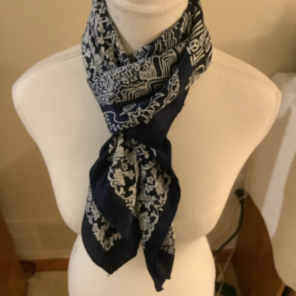 Chinese ChunHua Style Navy White Print 40” Square Scarf - Picture 6 of 11